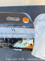 MaxSold Auction: Amélie Home 12 lb Light Gray Plush Weighted Blanket - Decatur (Georgia, USA) SELLER MANAGED Reseller Online Auction - North Druid Hills Road (STORAGE)