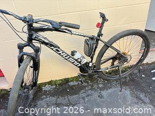 MaxSold Auction: Schwinn 29" Mountain Bike, 24-Speed, Aluminum Frame - Decatur (Georgia, USA) SELLER MANAGED Reseller Online Auction - North Druid Hills Road (STORAGE)
