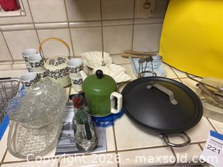 MaxSold Auction: Kitchen And Bake Wares - Gilroy (California, USA) SELLER MANAGED Estate Sale Online Auction - Santa Paula Drive