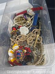 MaxSold Auction: Mixed Jewelry Lot – Repair, Craft & Art Projects - Campbell (California, USA) PARTNER MANAGED Estate Sale Online Auction -  Dell Avenue