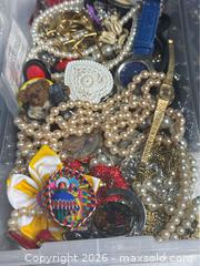 MaxSold Auction: Mixed Jewelry Lot – Repair, Craft & Art Projects - Campbell (California, USA) PARTNER MANAGED Estate Sale Online Auction -  Dell Avenue