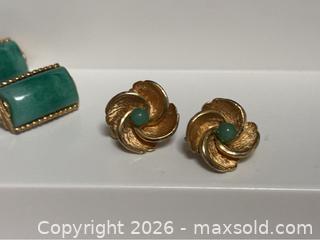 MaxSold Auction: Vintage Green Jadeite Clip-On Earrings – Gold Tone (2 Pairs) - Campbell (California, USA) PARTNER MANAGED Estate Sale Online Auction -  Dell Avenue