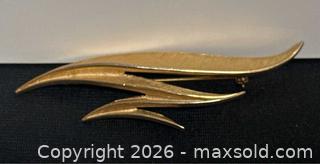 MaxSold Auction: Vintage Signed Crown Trifari Gold-Tone 3D Leaf Brooch – 1960s - Campbell (California, USA) PARTNER MANAGED Estate Sale Online Auction -  Dell Avenue