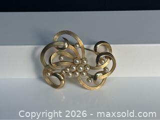MaxSold Auction: Vintage Trifari Gold-Tone Swirl Brooch – 1970s - Campbell (California, USA) PARTNER MANAGED Estate Sale Online Auction -  Dell Avenue