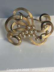 MaxSold Auction: Vintage Trifari Gold-Tone Swirl Brooch – 1970s - Campbell (California, USA) PARTNER MANAGED Estate Sale Online Auction -  Dell Avenue
