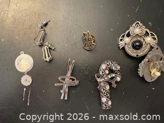 MaxSold Auction: Costume Jewelry - Toronto (Ontario, Canada) SELLER MANAGED Estate Sale Online Auction - Glenthorne Drive
