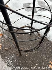 MaxSold Auction: Iron garden trellis - Toronto (Ontario, Canada) SELLER MANAGED Estate Sale Online Auction - Glenthorne Drive