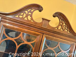 MaxSold Auction: Traditional China Cabinet with Glass Doors - Toronto (Ontario, Canada) SELLER MANAGED Estate Sale Online Auction - Glenthorne Drive