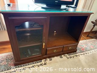 MaxSold Auction: Entertainment Center - Le Roy (New York, USA) SELLER MANAGED Estate Sale Online Auction - Wescott Road