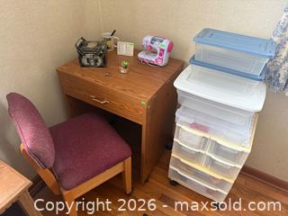 MaxSold Auction: Sewers Lot  - Le Roy (New York, USA) SELLER MANAGED Estate Sale Online Auction - Wescott Road