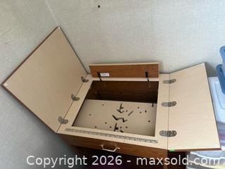 MaxSold Auction: Sewers Lot  - Le Roy (New York, USA) SELLER MANAGED Estate Sale Online Auction - Wescott Road