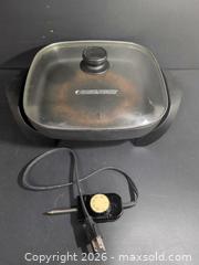 MaxSold Auction: Black & Decker Electric Skillet with Glass Lid - Ottawa (Ontario, Canada) SELLER MANAGED Downsizing Online Auction - Regiment Avenue