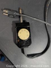 MaxSold Auction: Black & Decker Electric Skillet with Glass Lid - Ottawa (Ontario, Canada) SELLER MANAGED Downsizing Online Auction - Regiment Avenue