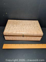 MaxSold Auction: Figured Maple Keepsake Box, 8–9 in, Natural Finish - Ottawa (Ontario, Canada) SELLER MANAGED Downsizing Online Auction - Regiment Avenue