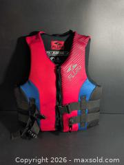 MaxSold Auction: Fluid Aquatics Youth Life Jacket (25–40 kg / 55–88 lbs) - Ottawa (Ontario, Canada) SELLER MANAGED Downsizing Online Auction - Regiment Avenue