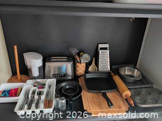 MaxSold Auction: Mixed Kitchenware Set with Small Appliances & Utensils - Ottawa (Ontario, Canada) SELLER MANAGED Downsizing Online Auction - Regiment Avenue