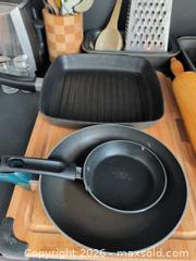 MaxSold Auction: Mixed Kitchenware Set with Small Appliances & Utensils - Ottawa (Ontario, Canada) SELLER MANAGED Downsizing Online Auction - Regiment Avenue