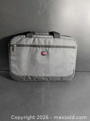 MaxSold Auction: SwissGear/Wenger Style Laptop Bag Briefcase, Fits Up to 15" - Ottawa (Ontario, Canada) SELLER MANAGED Downsizing Online Auction - Regiment Avenue