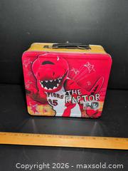 MaxSold Auction: Toronto Raptors Metal Lunchbox — Chris Bosh & The Raptor (Small) - Ottawa (Ontario, Canada) SELLER MANAGED Downsizing Online Auction - Regiment Avenue