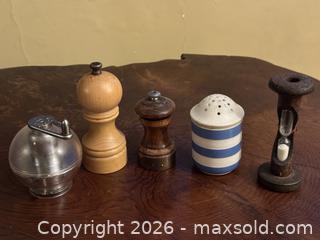 MaxSold Auction: Lot of Kitchen Grinders/Shakers and Hourlass - Victoria (British Columbia, Canada) SELLER MANAGED Estate Sale Online Auction - Simcoe Street