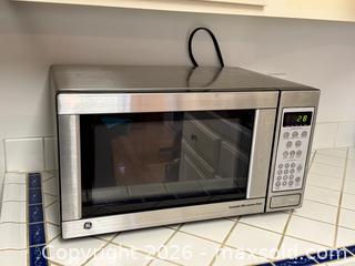MaxSold Auction: GE 1.1-cu ft 1100-Watt Countertop Microwave  -  Mountain View (California, USA) SELLER MANAGED Estate Sale Online Auction - Clark Avenue