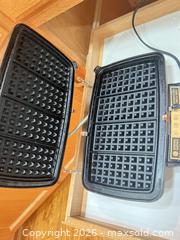 MaxSold Auction: GE Waffle Maker and Crock-Pot Small Slow Cooker - Longmont (Colorado, USA) PARTNER MANAGED Estate Sale Online Auction - Whitehall Drive
