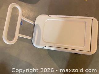 MaxSold Auction: Igloo cooler - Longmont (Colorado, USA) PARTNER MANAGED Estate Sale Online Auction - Whitehall Drive