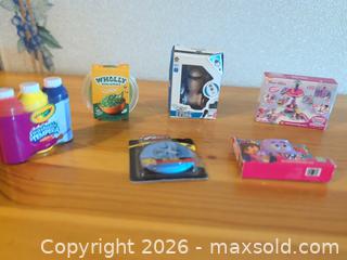 MaxSold Auction: Assorted miniatures Toys & Crafts Lot - Ottawa (Ontario, Canada) SELLER MANAGED Downsizing Online Auction - Regiment Avenue