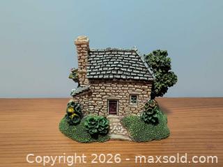 MaxSold Auction: Lilliput Lane Miniature Cottage Figurine, 1-2 in - Ottawa (Ontario, Canada) SELLER MANAGED Downsizing Online Auction - Regiment Avenue