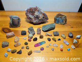 MaxSold Auction: Mixed Rock & Mineral Lot, 21–50 Pieces  - Ottawa (Ontario, Canada) SELLER MANAGED Downsizing Online Auction - Regiment Avenue