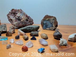 MaxSold Auction: Mixed Rock & Mineral Lot, 21–50 Pieces  - Ottawa (Ontario, Canada) SELLER MANAGED Downsizing Online Auction - Regiment Avenue