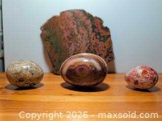 MaxSold Auction: Polished Stone Eggs and Slab/Slice, Set of 4+ (Small & Medium) - Ottawa (Ontario, Canada) SELLER MANAGED Downsizing Online Auction - Regiment Avenue