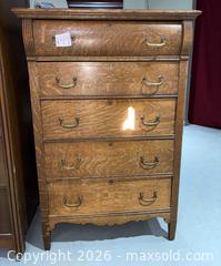 MaxSold Auction: Antique Solid Oak 5-Drawer Dresser in Medium Oak Finish - Warwick (Rhode Island, USA) SELLER MANAGED Reseller Online Auction - Warwick Avenue