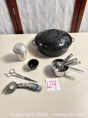 MaxSold Auction: Assorted Kitchen Tools & Gadgets Set - Warwick (Rhode Island, USA) SELLER MANAGED Reseller Online Auction - Warwick Avenue