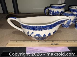 MaxSold Auction: Blue Willow Porcelain Tea and Serveware Set, Multiple Pieces - Warwick (Rhode Island, USA) SELLER MANAGED Reseller Online Auction - Warwick Avenue