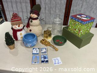 MaxSold Auction: Christmas Holiday Decor Lot: Snowmen, Glass Santa Jar, Mini Tree - Warwick (Rhode Island, USA) SELLER MANAGED Reseller Online Auction - Warwick Avenue