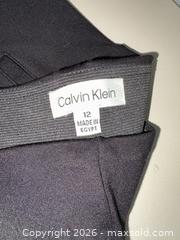 MaxSold Auction: Lot of 6 Women's Pants: Jeans, Leggings, Slacks, Chinos Size 12 - Warwick (Rhode Island, USA) SELLER MANAGED Reseller Online Auction - Warwick Avenue