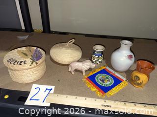 MaxSold Auction: Mixed Belize Souvenir Lot: Baskets, Mini Vases, Pennant, Figurine - Warwick (Rhode Island, USA) SELLER MANAGED Reseller Online Auction - Warwick Avenue
