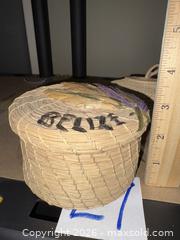 MaxSold Auction: Mixed Belize Souvenir Lot: Baskets, Mini Vases, Pennant, Figurine - Warwick (Rhode Island, USA) SELLER MANAGED Reseller Online Auction - Warwick Avenue