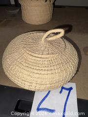 MaxSold Auction: Mixed Belize Souvenir Lot: Baskets, Mini Vases, Pennant, Figurine - Warwick (Rhode Island, USA) SELLER MANAGED Reseller Online Auction - Warwick Avenue