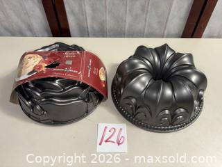 MaxSold Auction: Nordic Ware Rose Bundt Pan Pair, Cast Aluminum, 9 in - Warwick (Rhode Island, USA) SELLER MANAGED Reseller Online Auction - Warwick Avenue