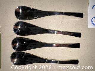 MaxSold Auction: Oneida flatware assortment with coasters, colander and metal rack - Warwick (Rhode Island, USA) SELLER MANAGED Reseller Online Auction - Warwick Avenue