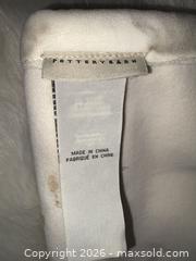 MaxSold Auction: Pottery Barn White/Ivory Faux Fur Throw Blanket 60 x 80 - Warwick (Rhode Island, USA) SELLER MANAGED Reseller Online Auction - Warwick Avenue