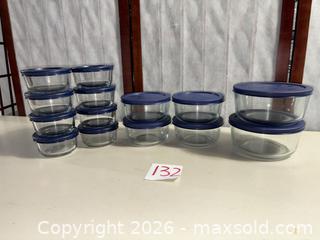 MaxSold Auction: Pyrex & Anchor Hocking Glass Bowls with Blue Lids - Warwick (Rhode Island, USA) SELLER MANAGED Reseller Online Auction - Warwick Avenue