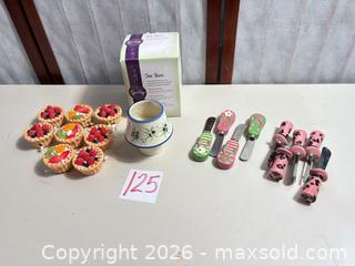 MaxSold Auction: Scentsy Ceramic Plug-in Wax Warmer with Tarts & Decorative Spreaders - Warwick (Rhode Island, USA) SELLER MANAGED Reseller Online Auction - Warwick Avenue