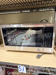 MaxSold Auction: Sharp Carousel Countertop Microwave, Stainless Steel - Warwick (Rhode Island, USA) SELLER MANAGED Reseller Online Auction - Warwick Avenue