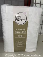 MaxSold Auction: Tumbled & South Street Loft King White Polyester Sheet Set - Warwick (Rhode Island, USA) SELLER MANAGED Reseller Online Auction - Warwick Avenue