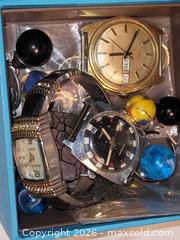 MaxSold Auction: Men's accessories plus - Hamilton (Ontario, Canada) SELLER MANAGED Downsizing Online Auction - Cochrane Road