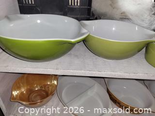 MaxSold Auction: Pyrex & Fire King kitchenware - Hamilton (Ontario, Canada) SELLER MANAGED Downsizing Online Auction - Cochrane Road