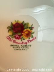 MaxSold Auction: Lot of ~24 Bone China Teacups & Saucers - Floral Gold Trim - Surrey (British Columbia, Canada) SELLER MANAGED Estate Sale Online Auction -  16 Avenue